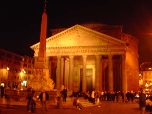 Zona do Panteo, um dos locais mais movimentados da noite romana